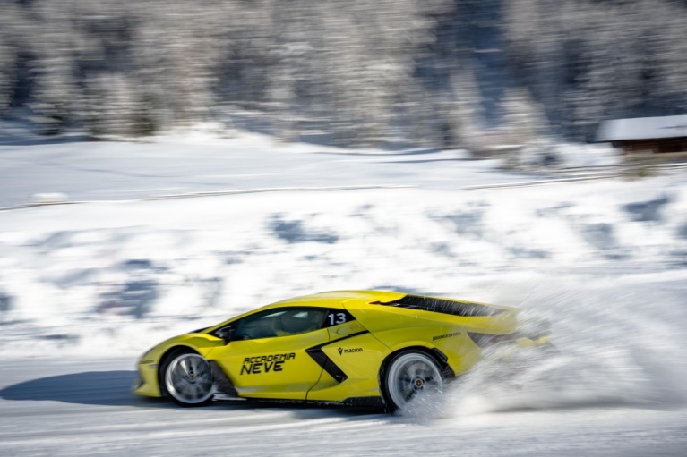 Lamborghini慶祝Accademia Neve冰上駕駛體驗十週年的驚心動魄和卓越表現