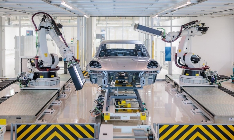 Porsche噴漆車間的完美藝術